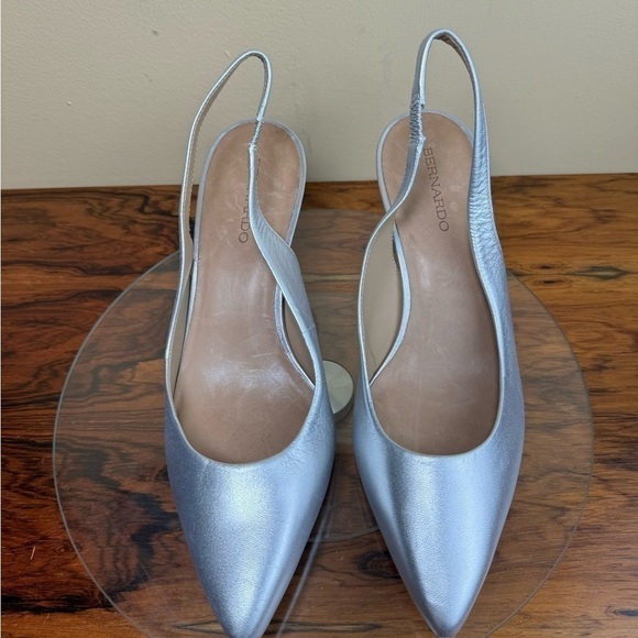 BERNARDO Slingback Pump in silver leather - Picture 13 of 16
